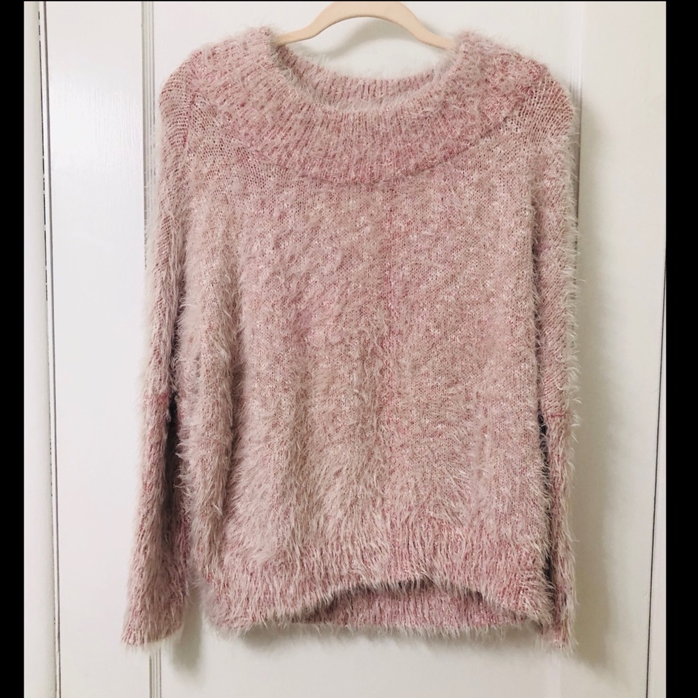 🎉 HP 🎉 NWT Express fuzzy sweater ✨
